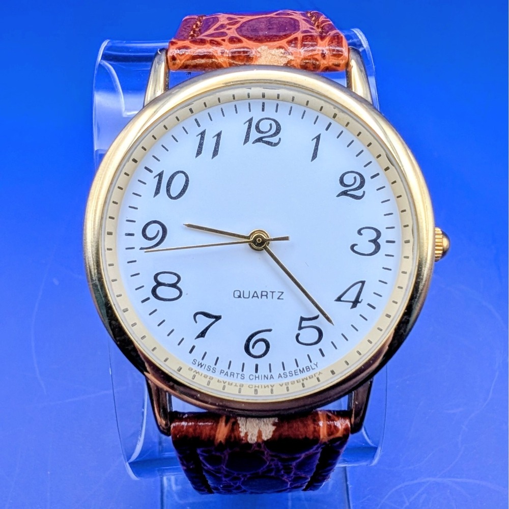 Classic Dressy Round Gold Tone Brown Leather Strap, Analog, Watch New Battery - Picture 3 of 7